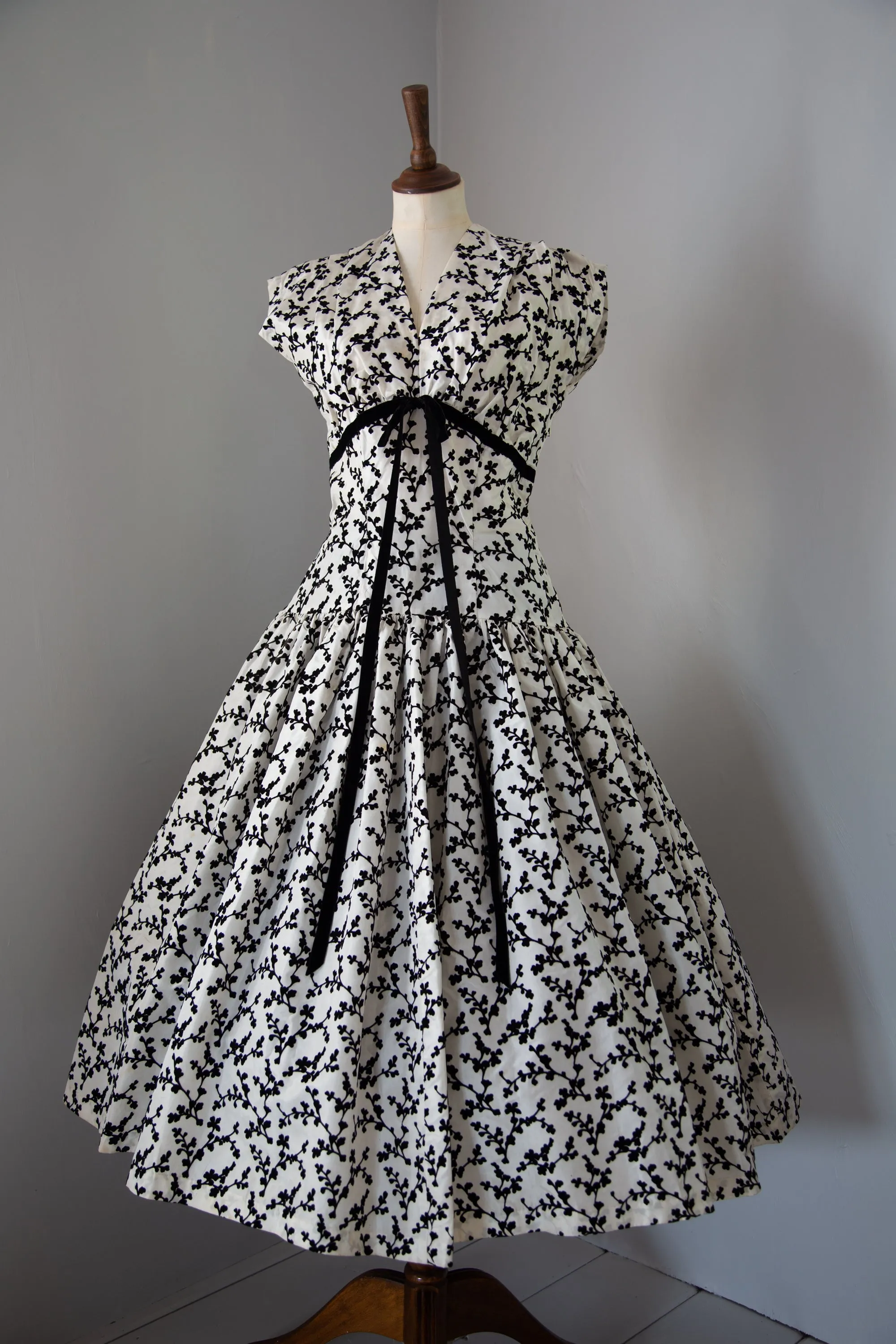 Vintage 1950s Monochrome Flocked Taffeta Cocktail Dress